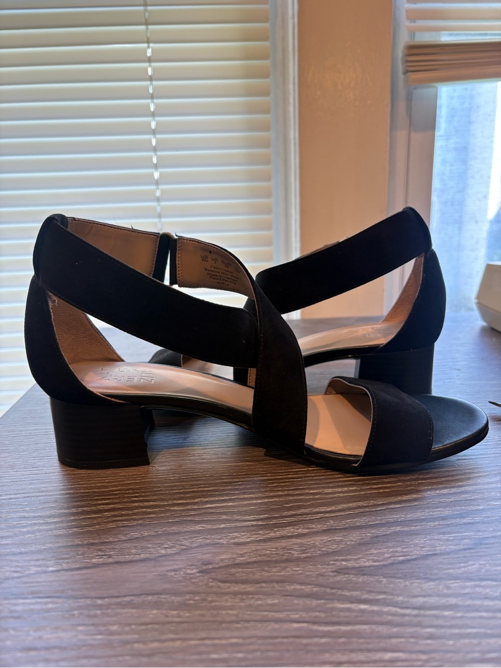 Naturalizer Women’s Adele Black Crisscross Block Heel Sandals Size 9 Shoes - Picture 4 of 10